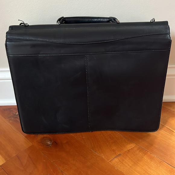 Kenneth Cole Reaction Briefcase - Picture 12 of 17